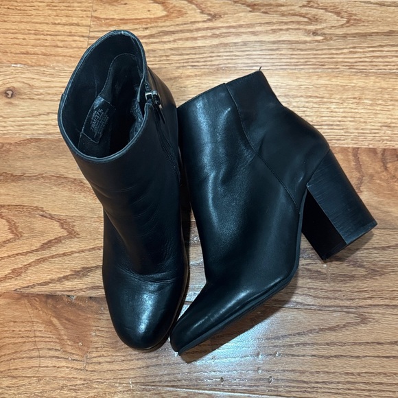 Vince Camuto Black Sabria Ankle Boots - Picture 2 of 4